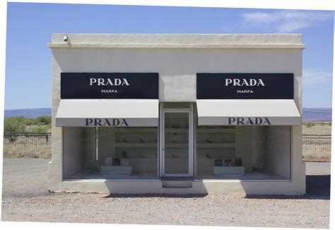 prada negozio deserto|Prada Marfa .